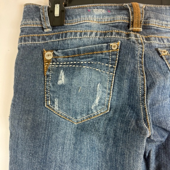 Candies Jeans Blue Denim Stretch
Cuffed Capri Size 3 (28x14) - Picture 8 of 9